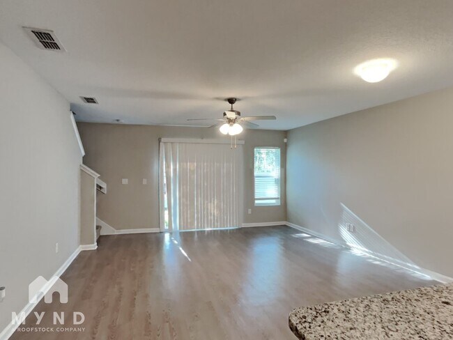 Foto del edificio - 12729 Camden Rd