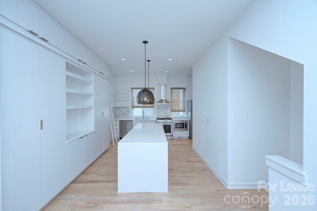 Foto del edificio - 2737 Shenandoah Ave