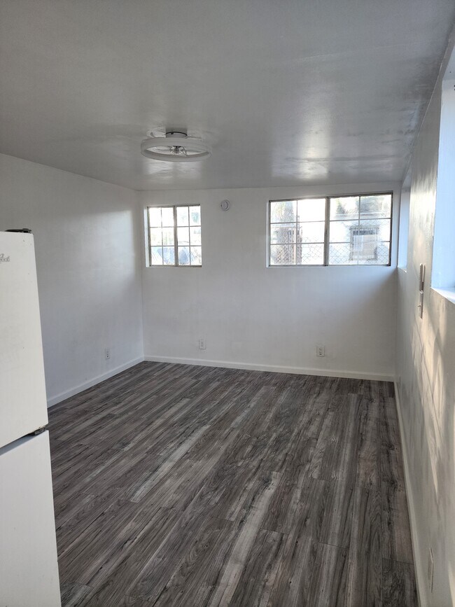 Foto del edificio - 6116 Brooklyn Ave