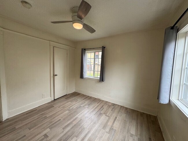Building Photo - 733 Cerritos Ave