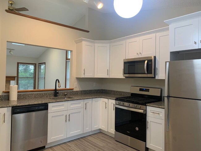 Building Photo - 13 Stoney Creek Dr