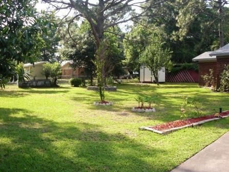 Foto del edificio - Great home with beautiful yard