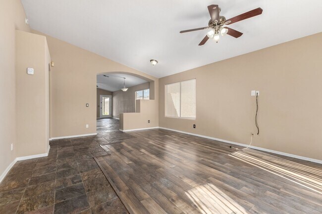 Foto del edificio - Charming 4-Bedroom Peoria Home with Private Pool – Great Location!