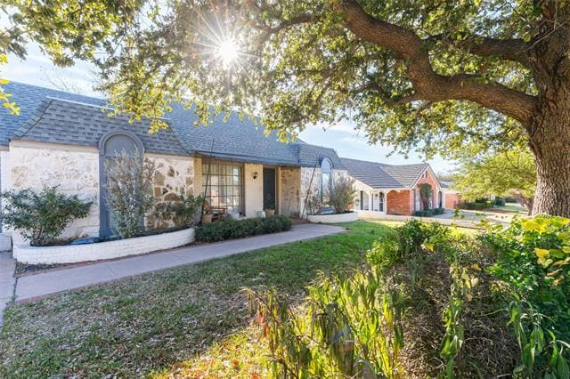 Building Photo - 825 Milford St