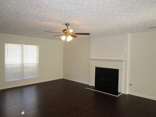 Foto del edificio - 3701 Crescent Hill Lane NW
