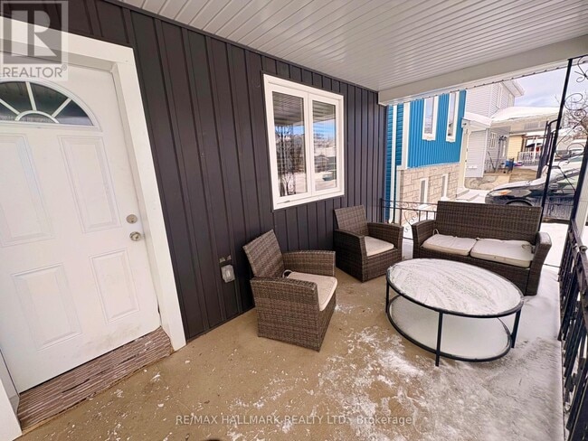 Building Photo - 72 Churchill St