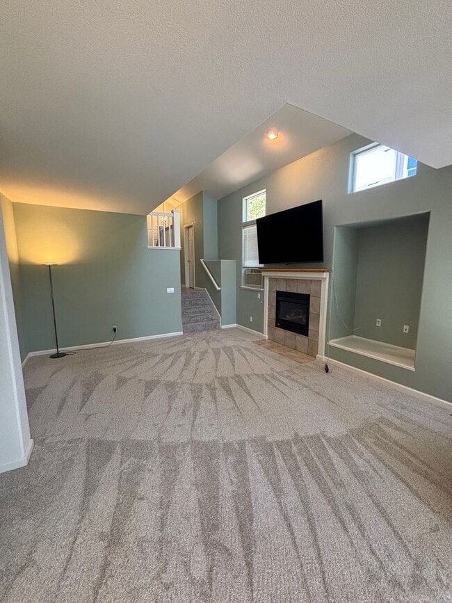 Building Photo - 4 bedroom 2.5 Bathroom Skyhawk Single Fami...