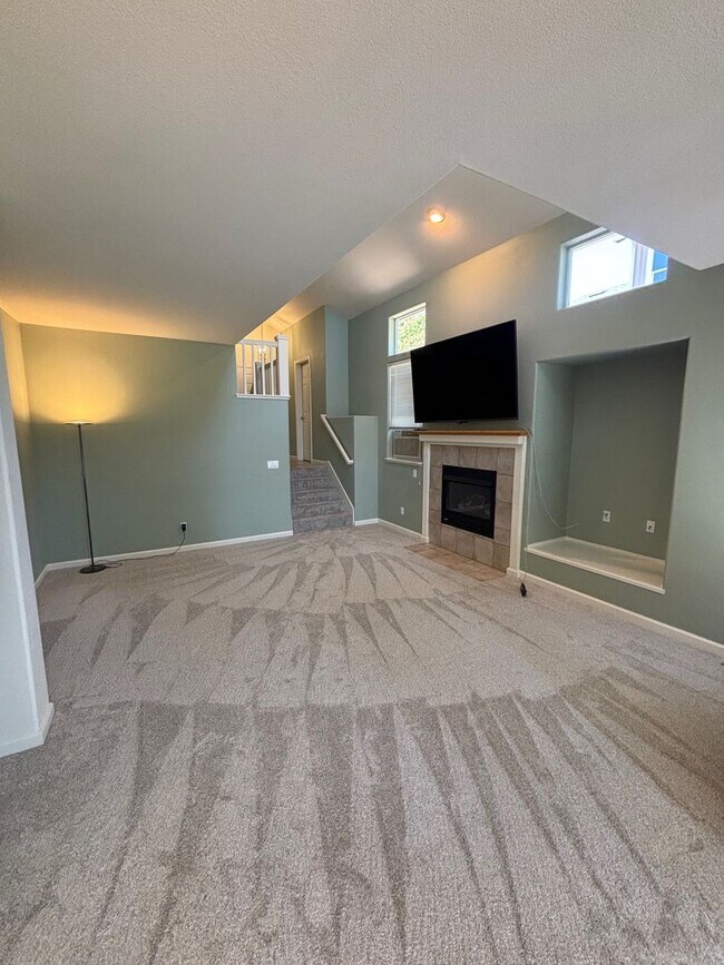 Foto del edificio - 4 bedroom 2.5 Bathroom Skyhawk Single Fami...