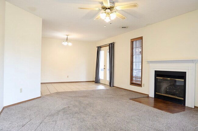 Building Photo - 1204 Devonshire Ln