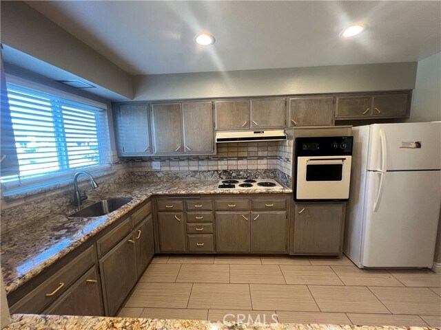 Building Photo - 27237 Sun City Blvd