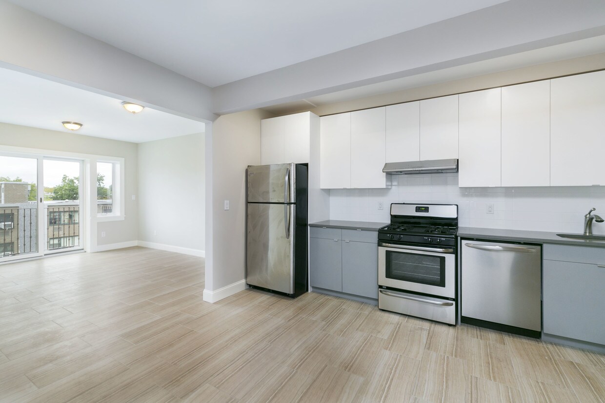 Primary Photo - 682 Rockaway Ave