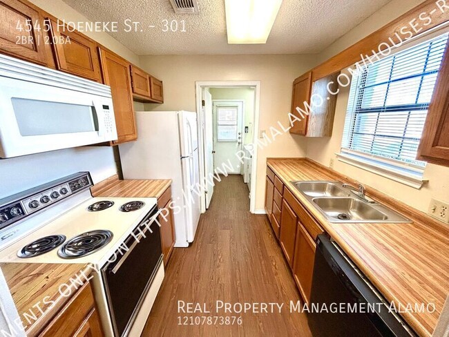 Building Photo - Available NOW! Spacious 2 Bedroom 2 Bath U...