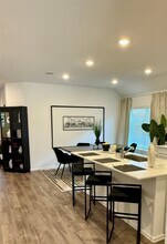 Building Photo - 3618 Oakvale Dr