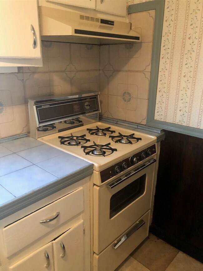 Building Photo - 60 Myrtle Ave