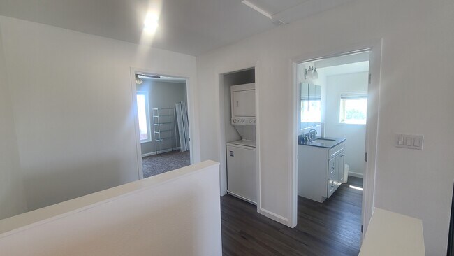 Foto del edificio - 3704 E Bond Ave