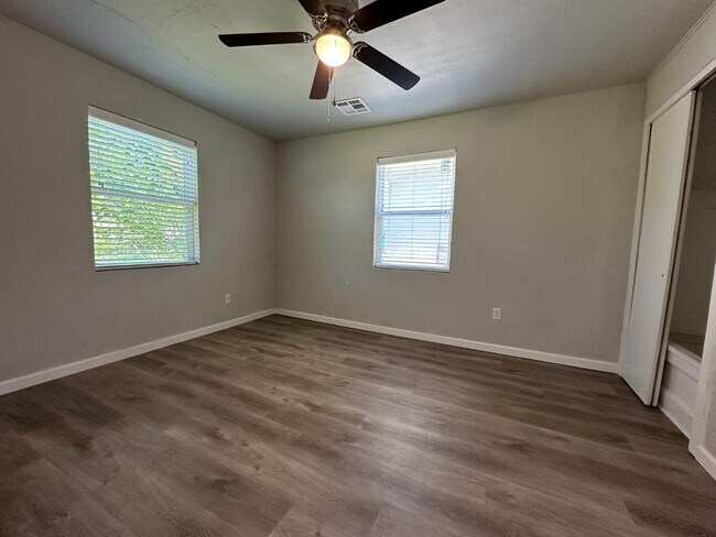 Foto del edificio - 3208 NW 30th St