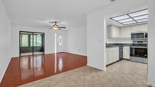Building Photo - 283 Hidden Brook Dr