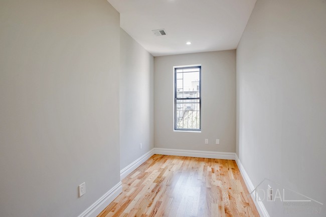 Building Photo - 995 Lafayette Ave