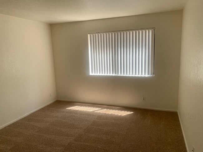 Foto del edificio - GREAT GATED COMMUNITY 2 BEDROOM -2 BATH -LOCATED CENTRALLY!!!