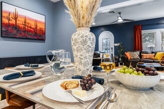 Building Photo - 2819 Wheeler Ave