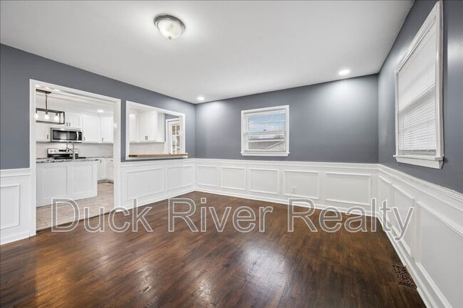 Building Photo - 406 7th St