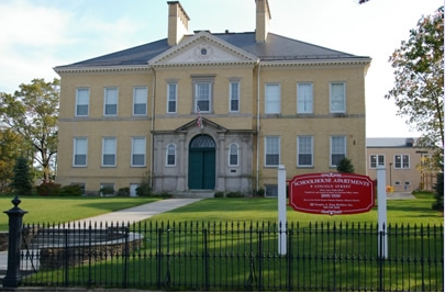 Primary Photo - Schoolhouse Apartments