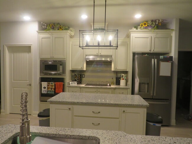 Building Photo - 9167 Tara Cir