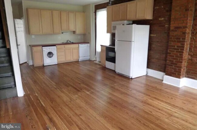 Foto del edificio - 7611 Ridge Ave