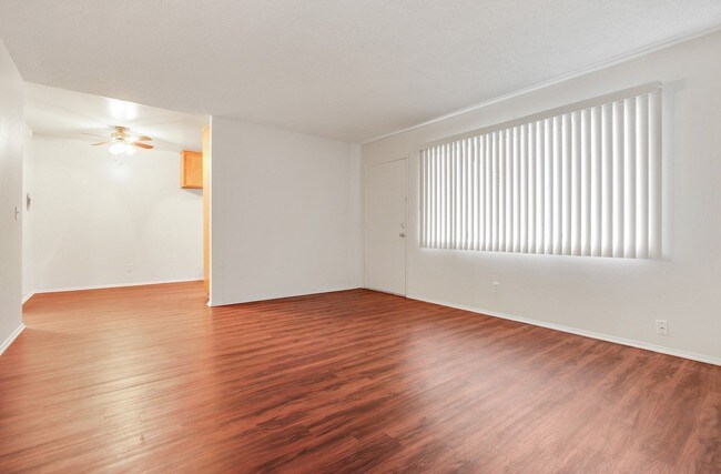 Foto del edificio - 8238 Telegraph Rd