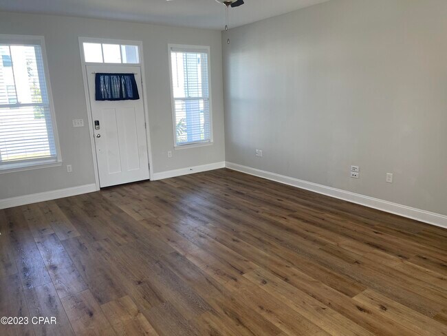 Foto del edificio - 409 Raven Ln