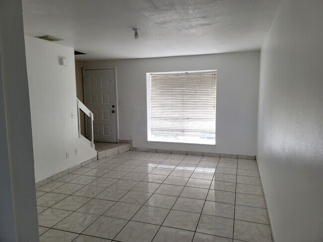 Foto del edificio - 3213 Windover Ave