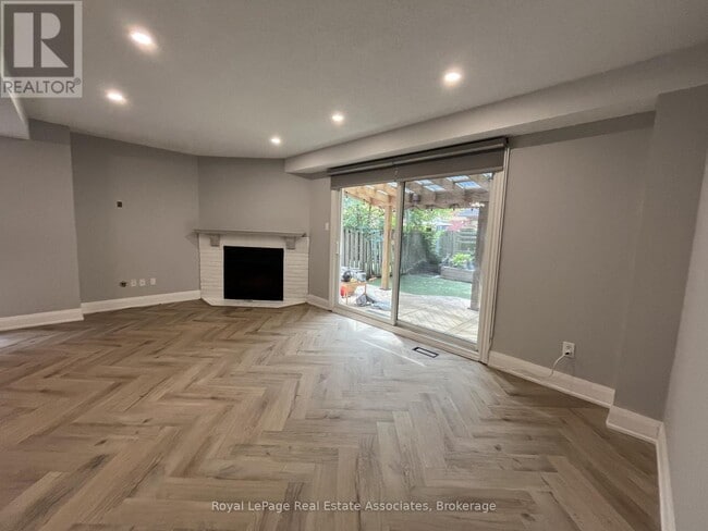 Building Photo - 1112 Gable Dr