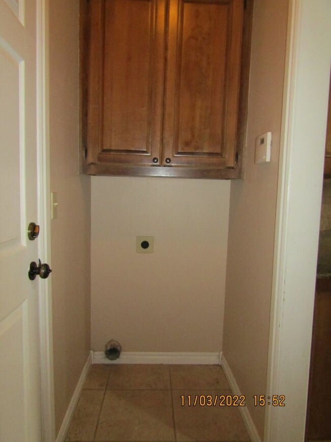 Building Photo - PETS NEGOTIABLE  !!!