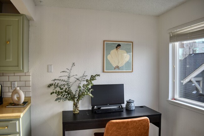 Foto del edificio - 2034 14th Ave W