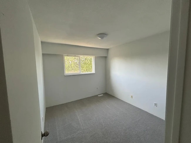 Building Photo - 612 Godwin Crt