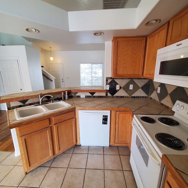 Foto del edificio - Charming West Boise Home with Spacious Yard and Modern. Prime Location!