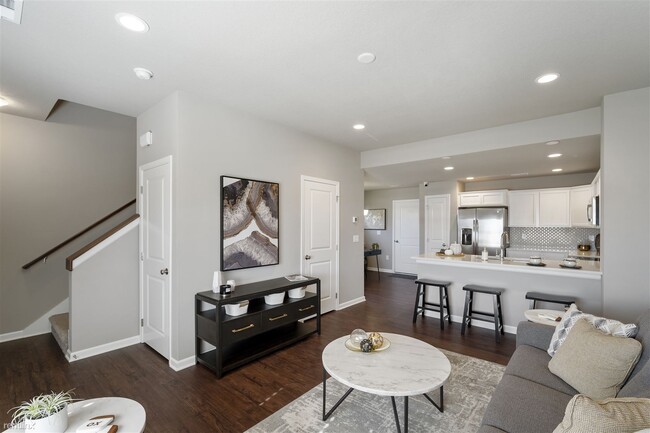 Building Photo - 3 br, 2.5 bath House - Legacy Townhomes 80...
