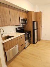 Building Photo - 557 Michigan Ave