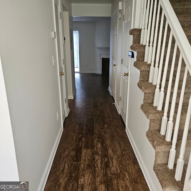 Building Photo - 5960 Batson Ct