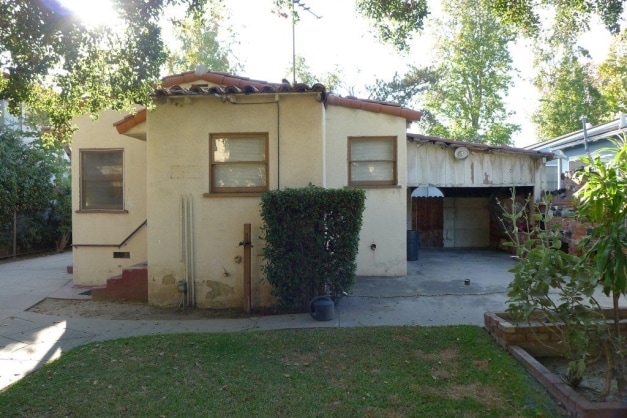 Building Photo - 5928-5932 Camellia Ave