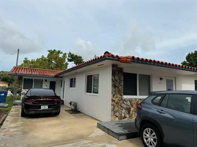 Foto del edificio - 931 SW 82nd Ave