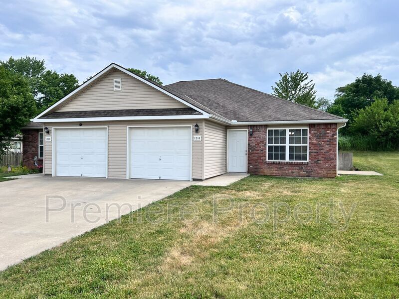 1210 Fall Meadow Ln, Belton, MO 64012 Condo for Rent in Belton, MO