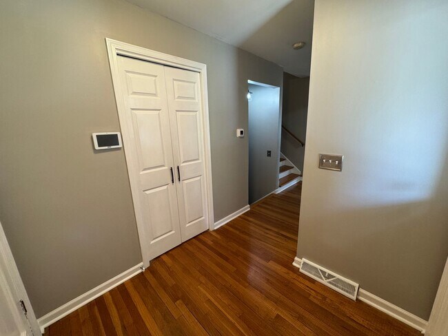 Building Photo - Beautiful 4/3 House with Bonus Room in Wes...
