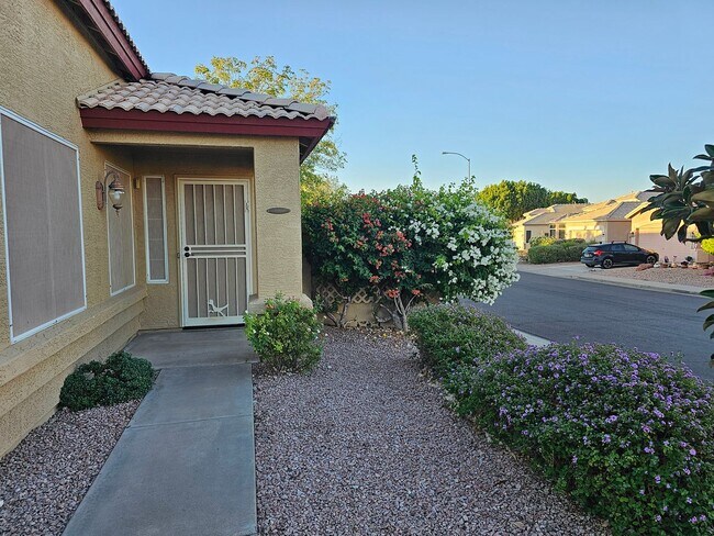 Building Photo - MOVE IN SPECIALS !!  Single level CORNER L...