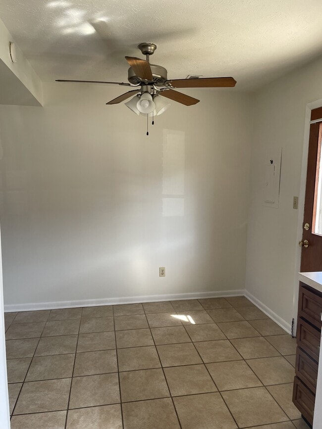 Building Photo - 624 Cross Lanes Dr