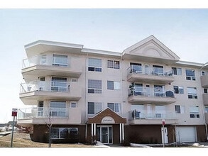 Building Photo - 701 16 St