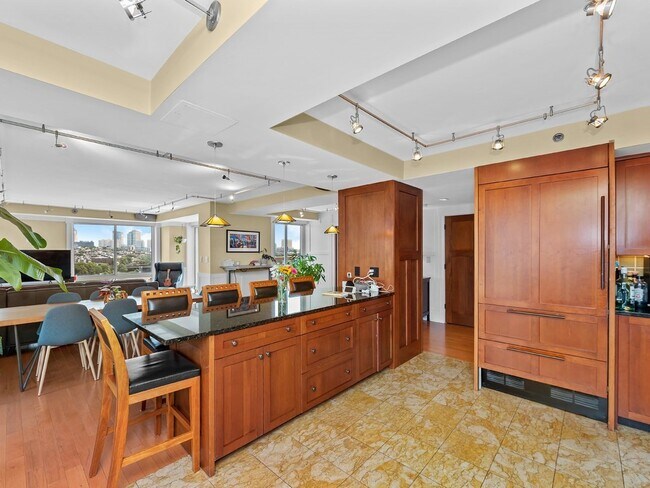 Foto del edificio - 75-83-83 Cambridge Pkwy