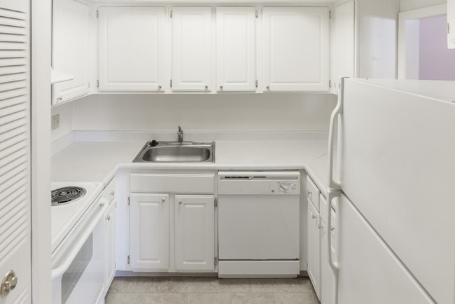 PK kitchen - Windsor Gardens Apartments