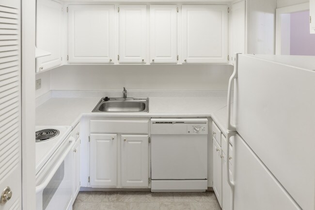 PK kitchen - Windsor Gardens Apartments