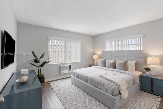 Foto del edificio - 550 NE 20th St